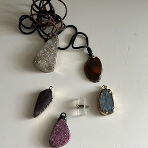 Handcrafted Stone Pendant Necklace Set